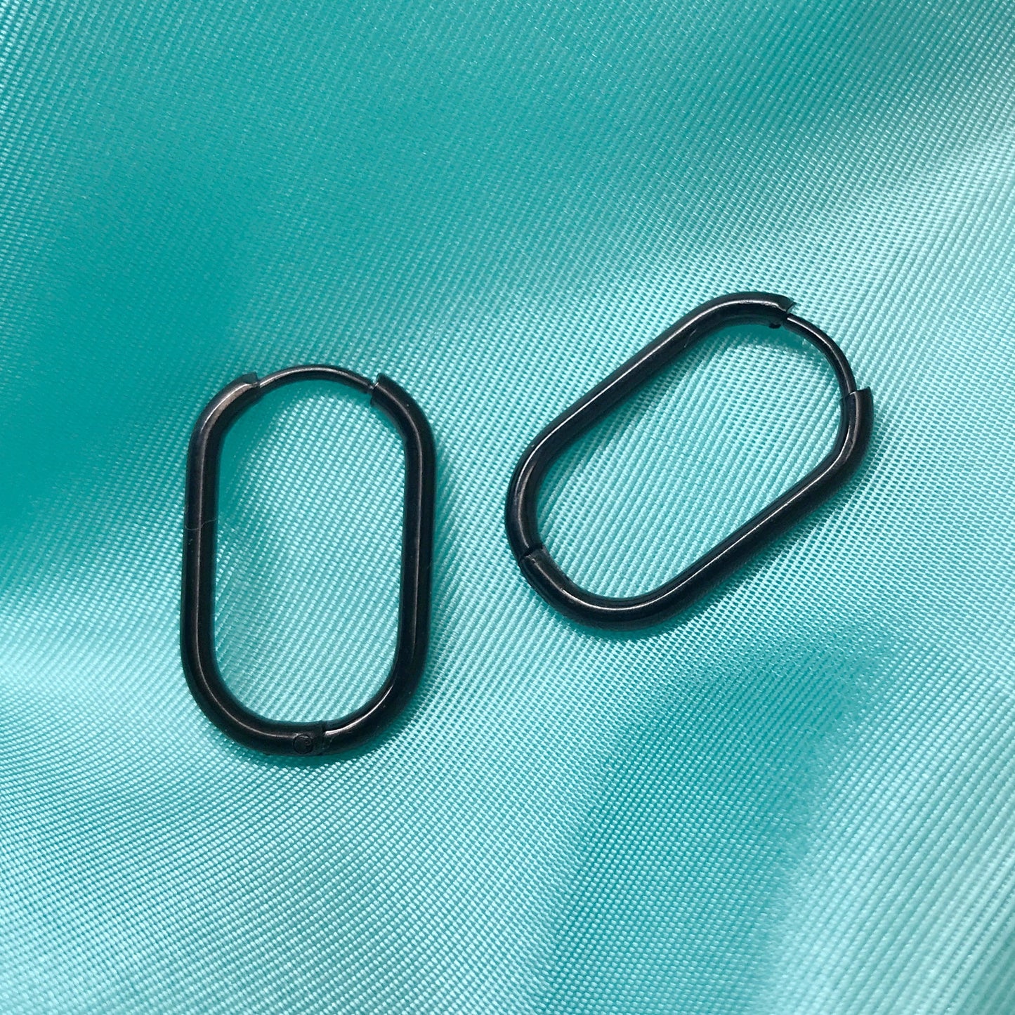 Small Black Hinged Huggie Earring, Stainless Steel Chain Link Hoop Earrings, Mini Oval Hoops, Rectangular Hoops, Minimalist Jewelry Unisex