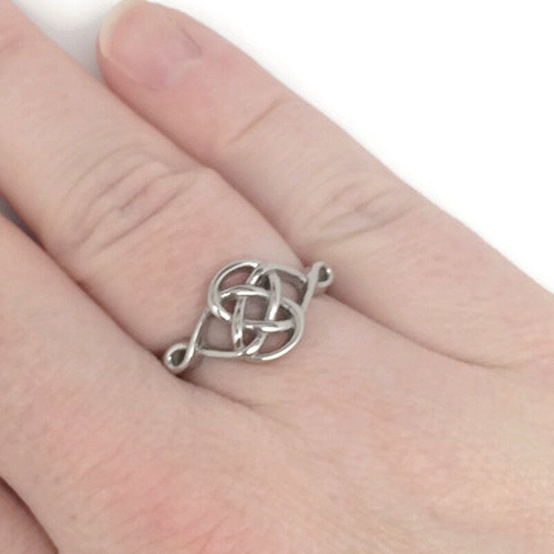 Celtic Love Knot Meaning + 7 Old Designs