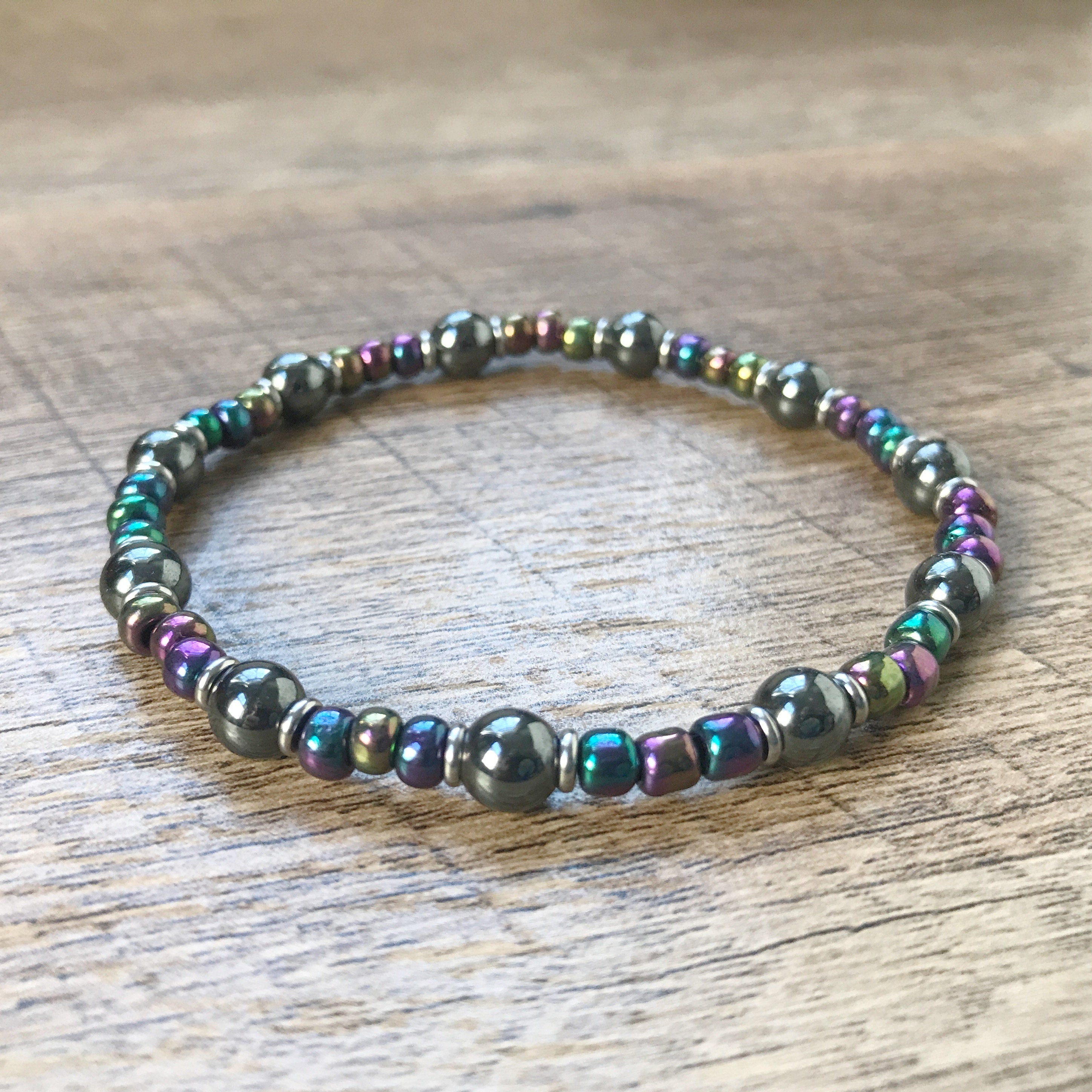 Rainbow-coated hematite bracelet (stretchy) with charm - Made by Marianne